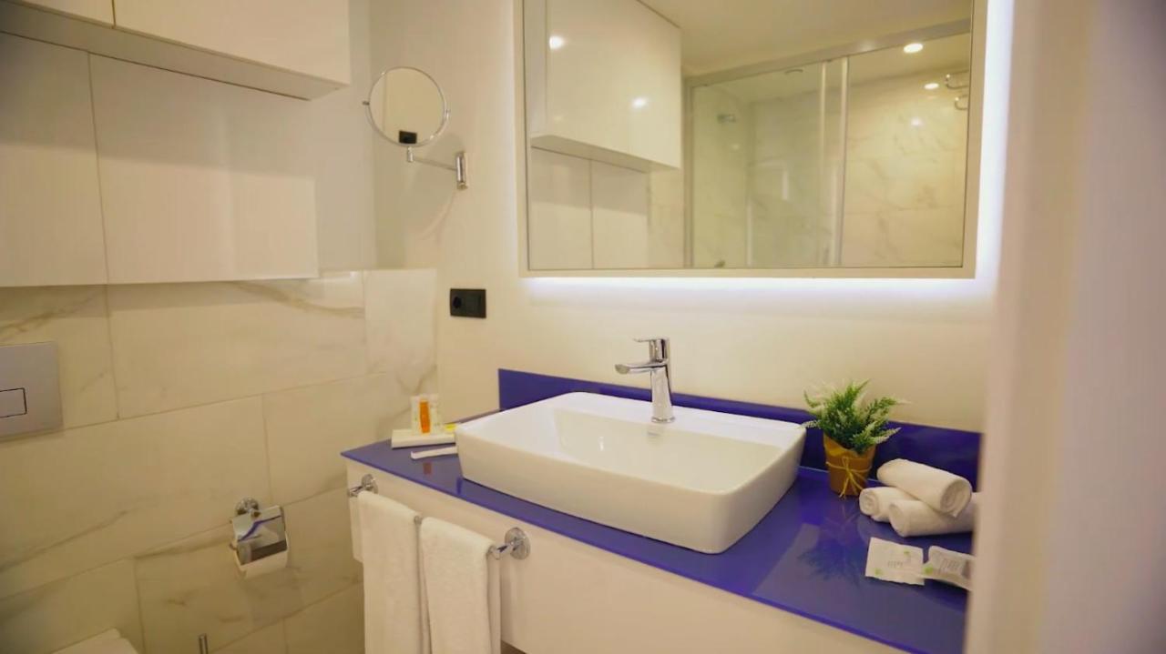 Orbi City Suite Sea View In Batumi Aparthotel Esterno foto