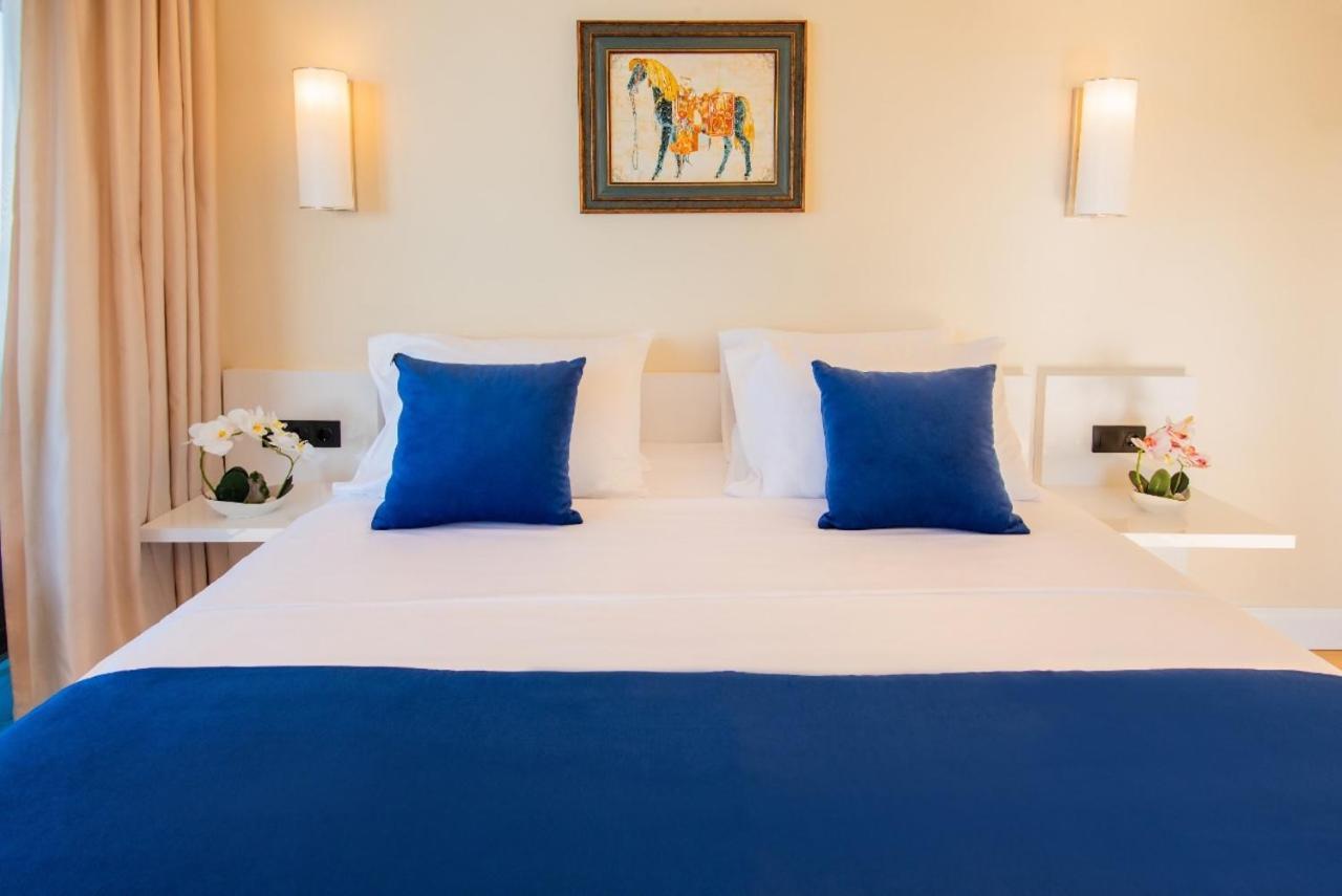 Orbi City Suite Sea View In Batumi Aparthotel Esterno foto